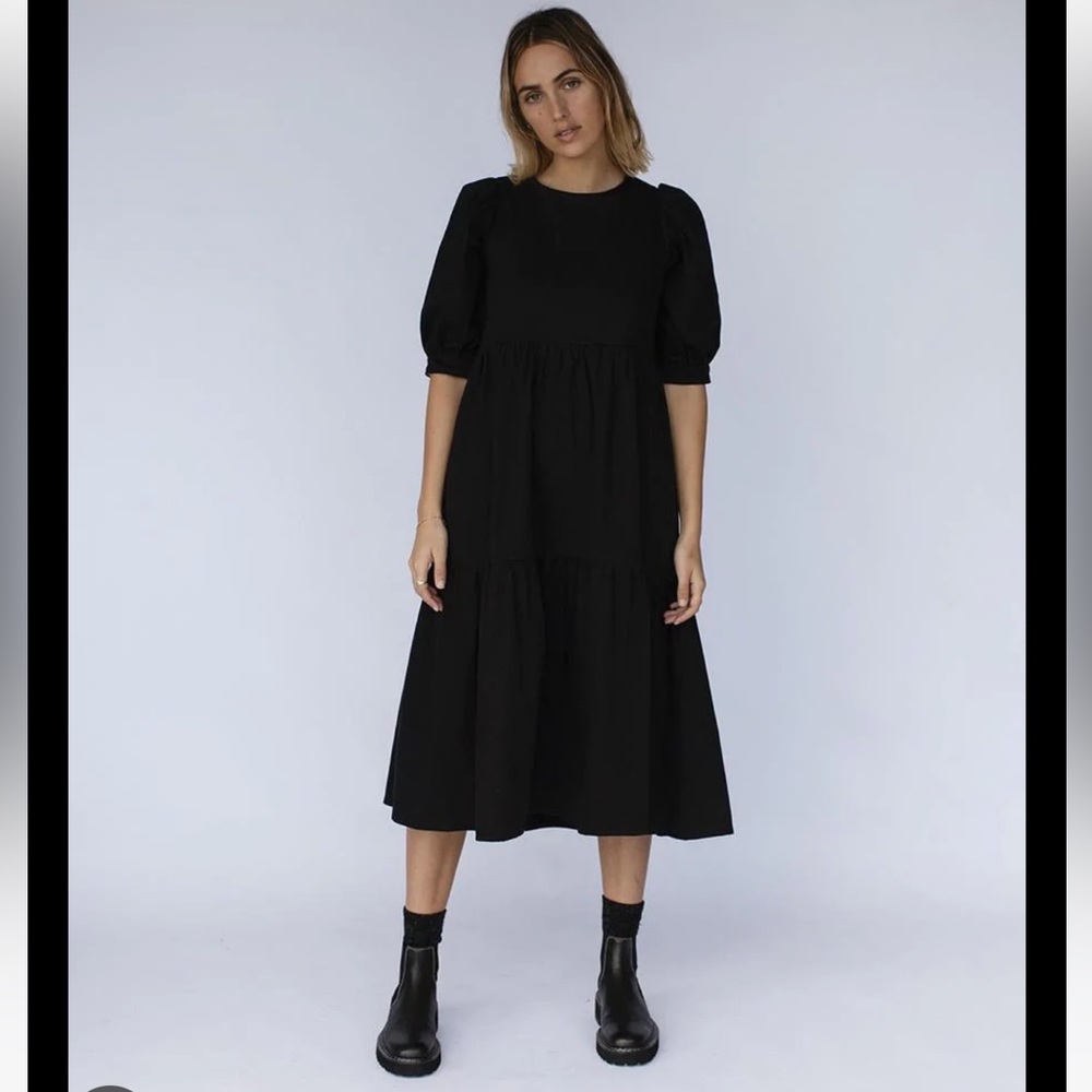 Black dress with pockets and chic sleeves
